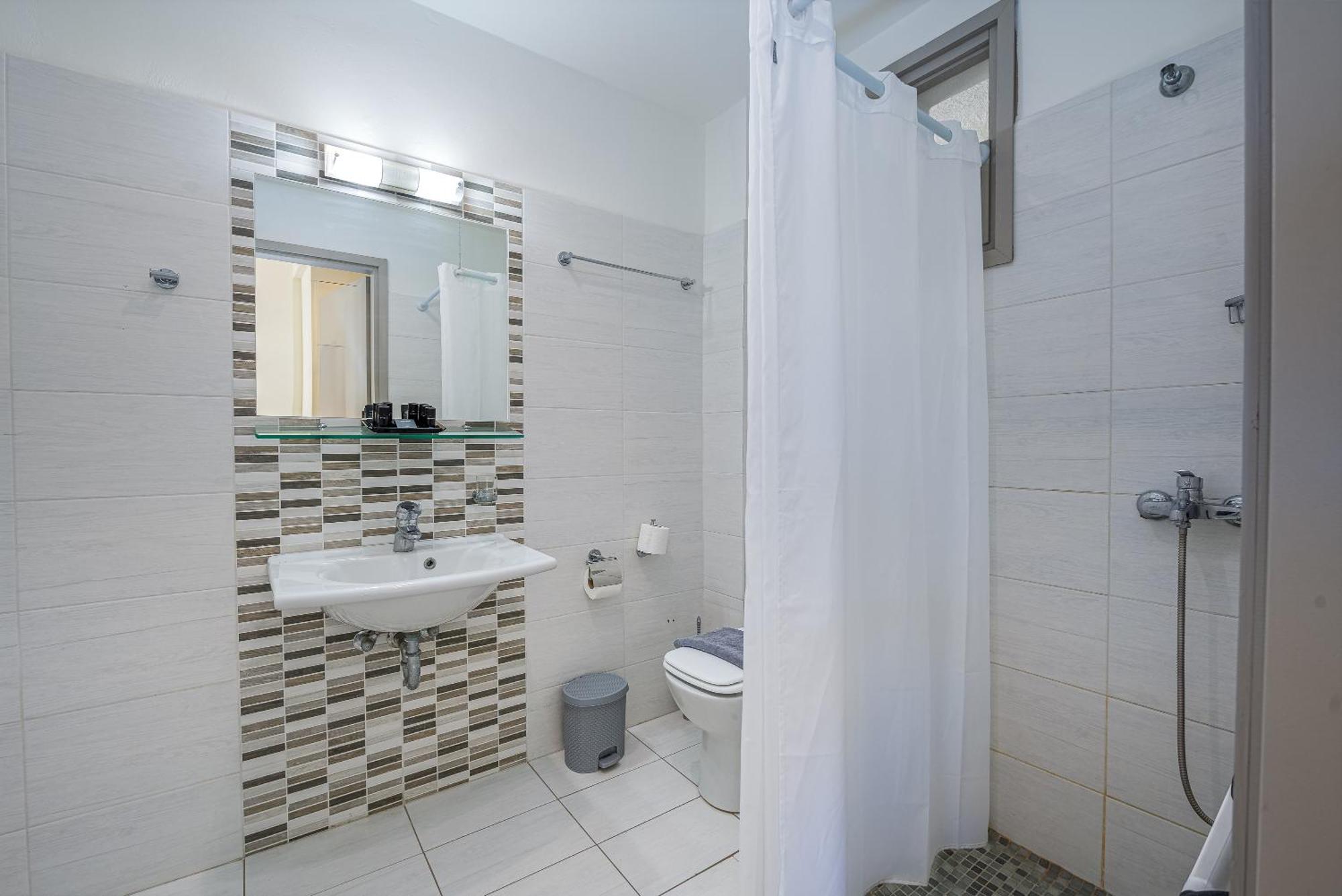Erato Hotel Agia Marina  Exteriér fotografie